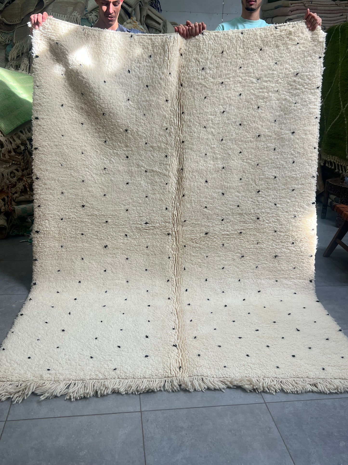 Tapis berbère beni ouarain points noirs 160x250 cm
