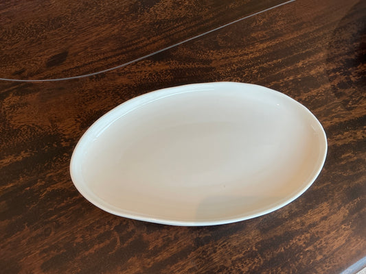 PLAT ORGANIQUE EN PORCELAINE 24X14 CM