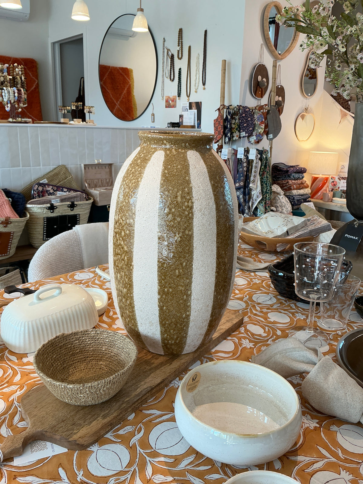 Vase rayures ocre