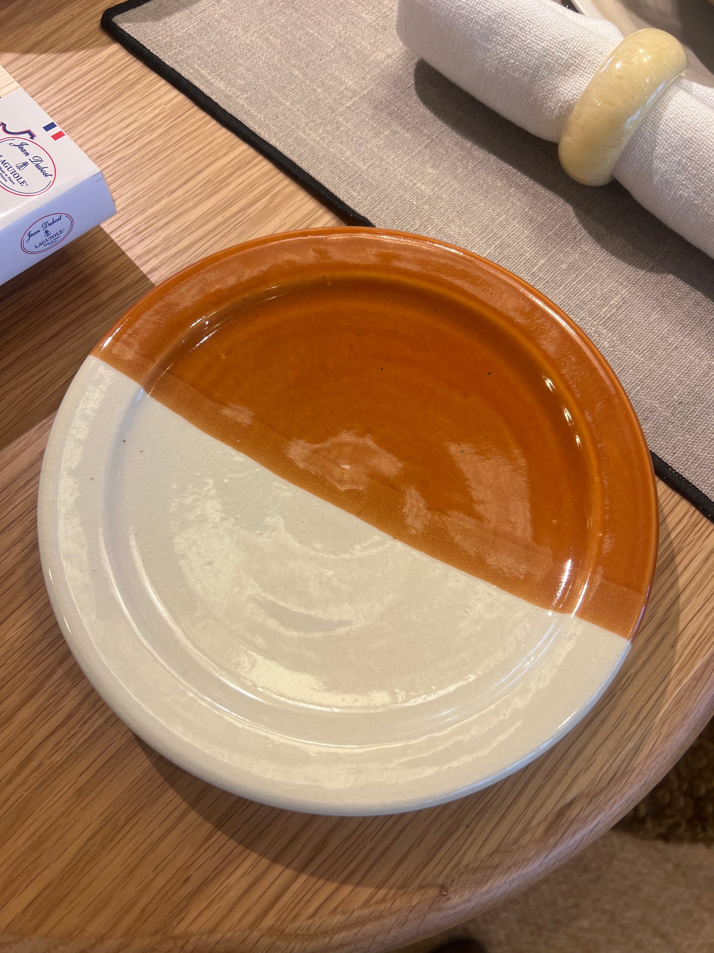 Assiette à dessert artisanale blanc/rouille