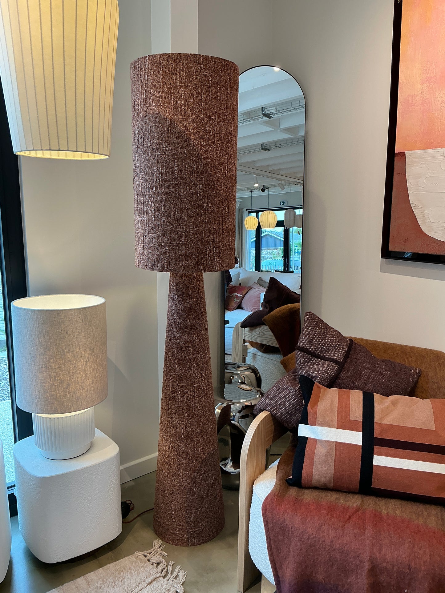Lampadaire bordeaux rose