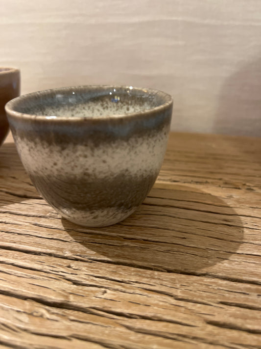 Tasse en grès gris