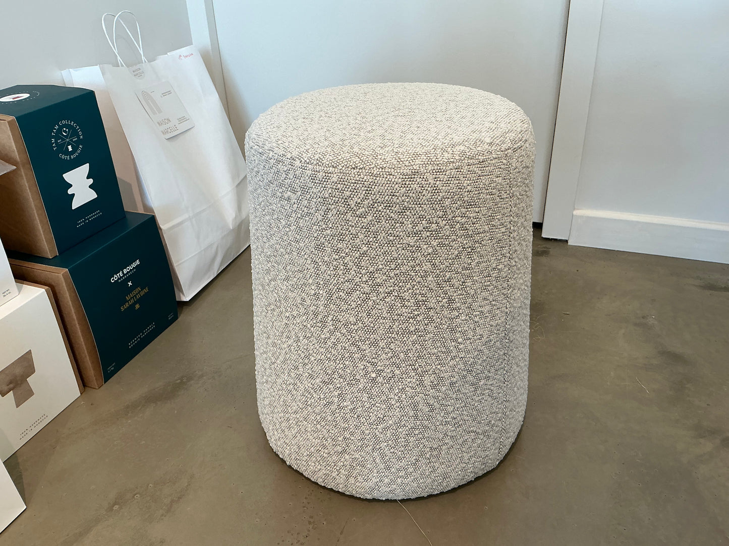 Pouf LAURYN bouclé crème 39X45