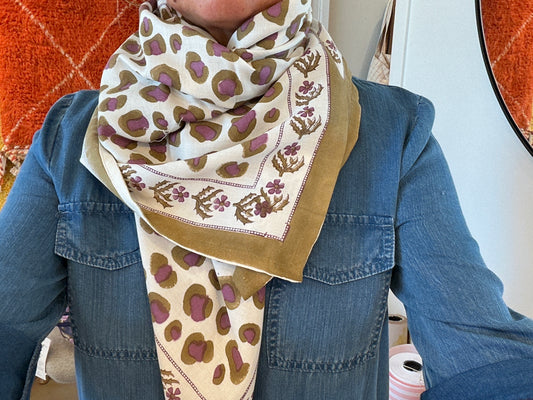 Grand foulard léopard écru et kaki Byzantine