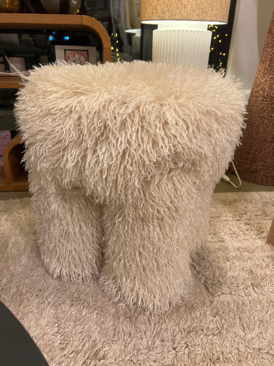 Pouf longs poils écru