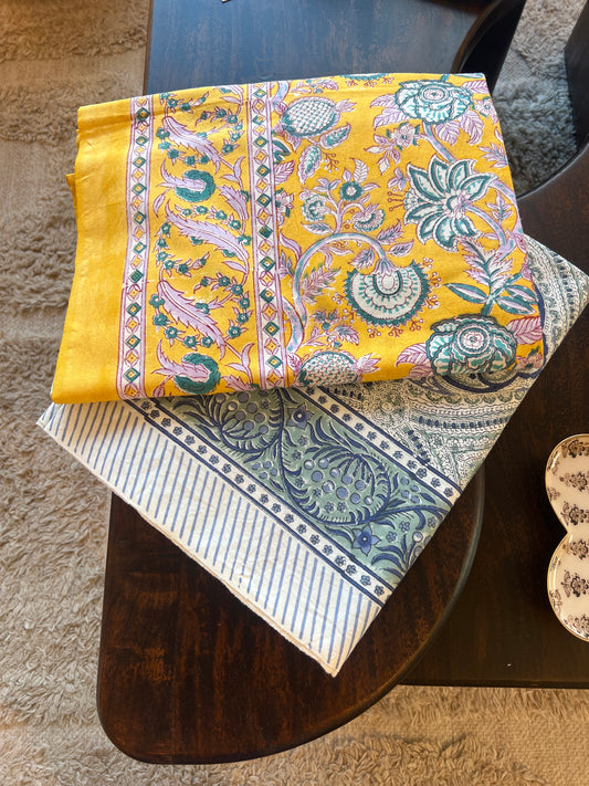 Nappe 150/220 cm bleu ou jaune