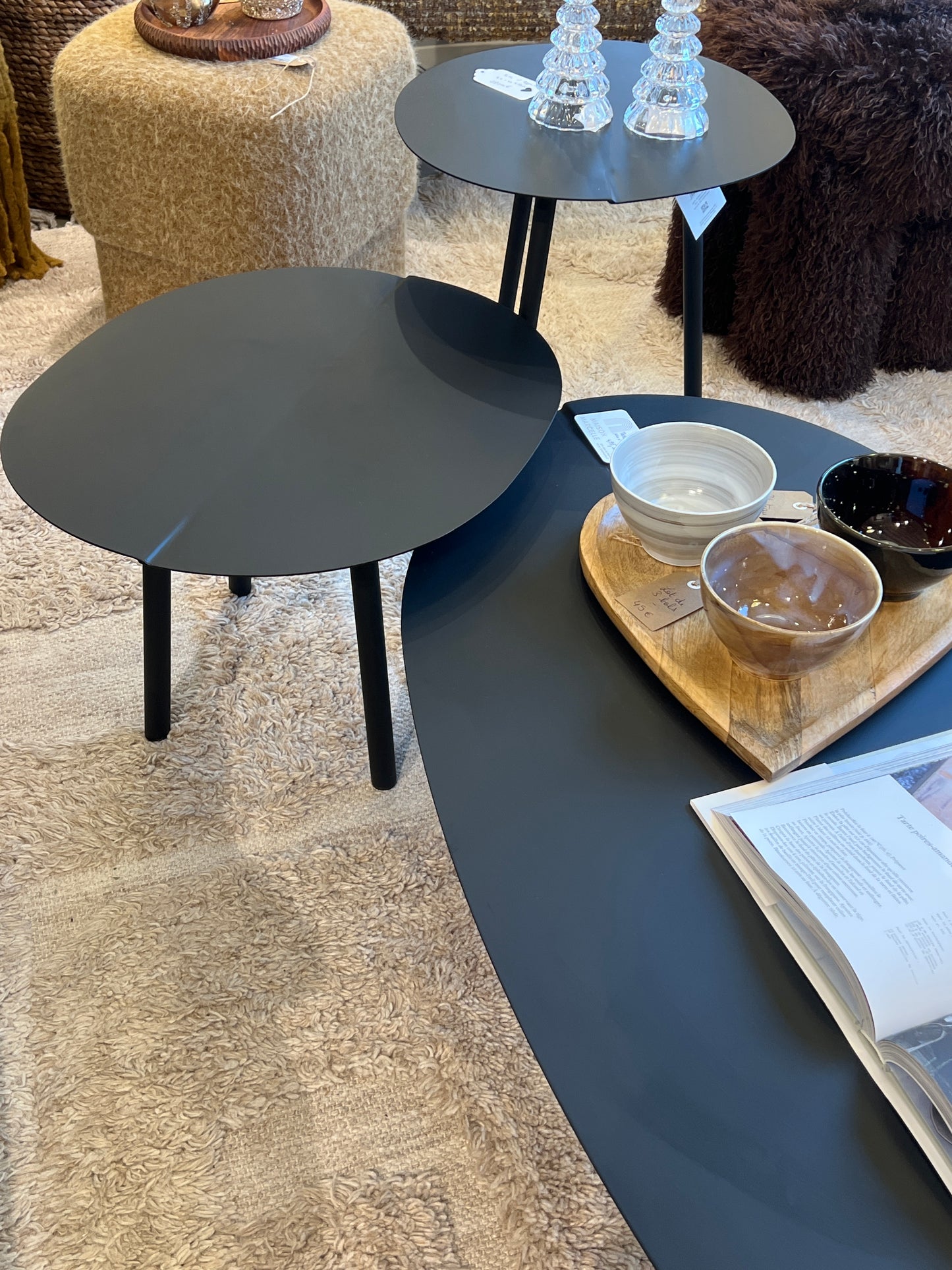 Table d’appoint métal noir forme organique d 50 cm