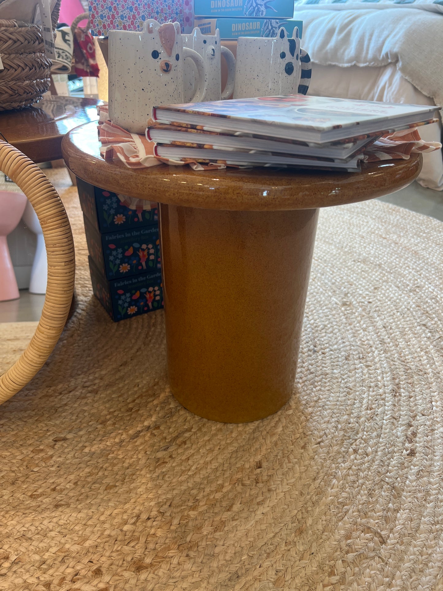 Table ambre d 40,5 cm X h 37cm