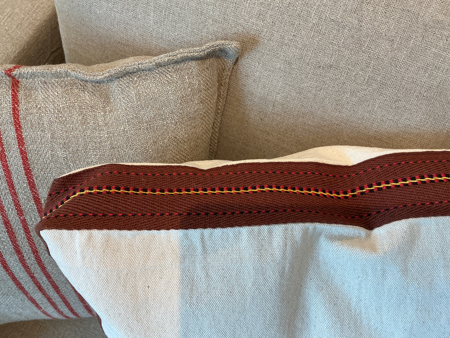 COUSSIN POMAX LIORA IVOIRE ET ROUILLE