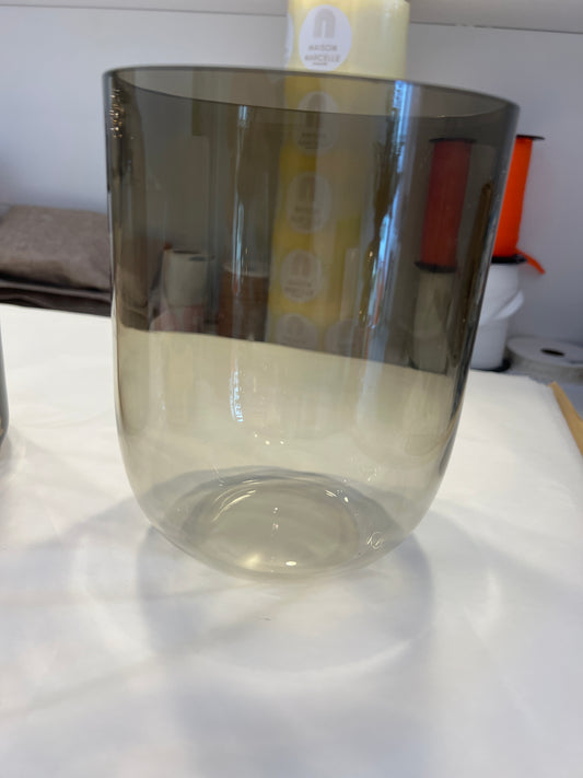 Petit vase rond en verre ambre
