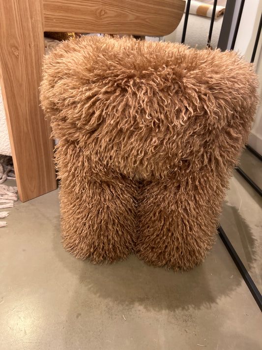 Pouf longs poils taupe