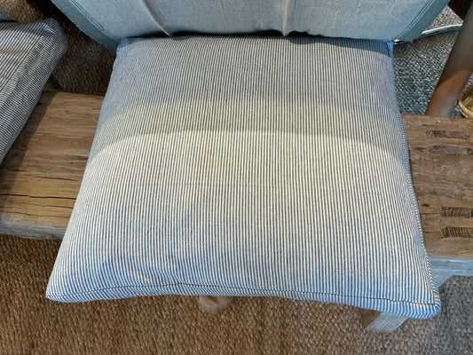 Coussin carré fines rayures bleues