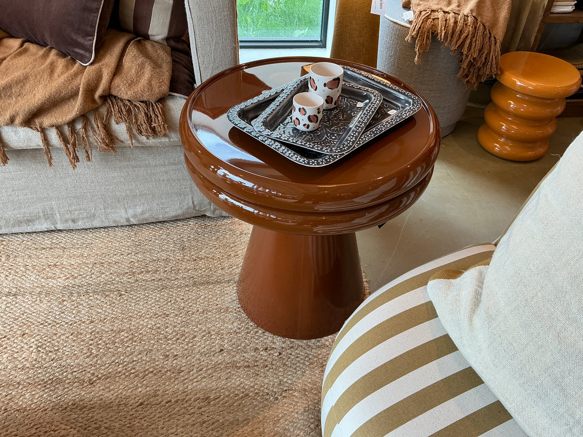 Table d’appoint métal laqué terre de sienne