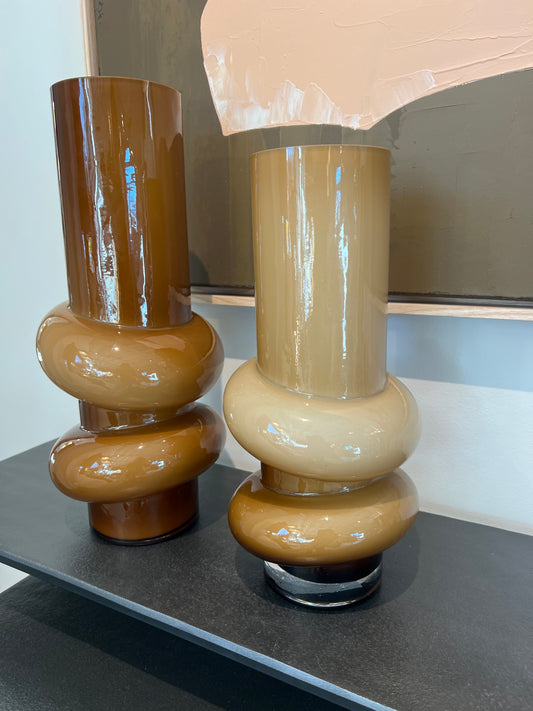 Petit vase en verre marron