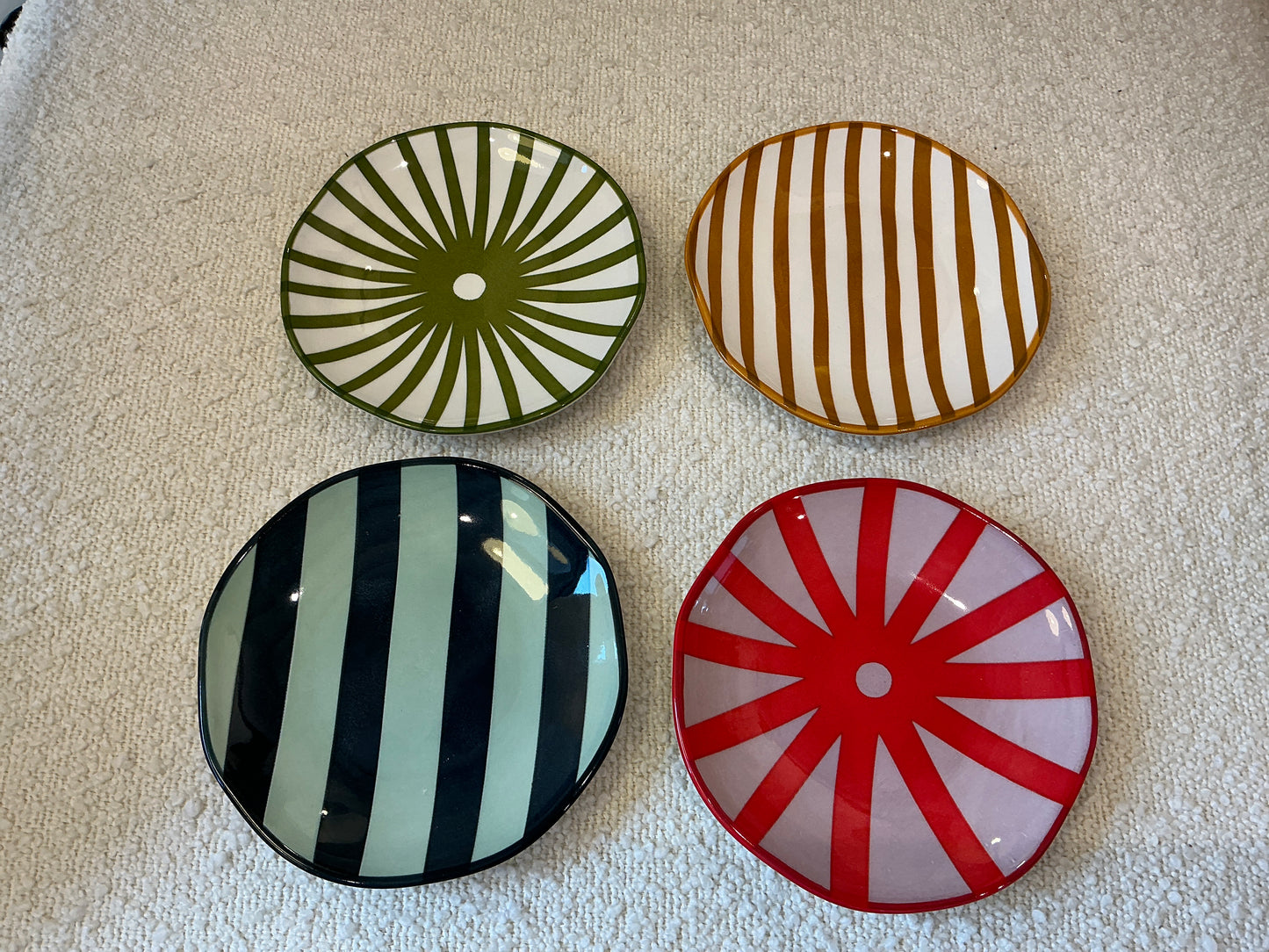 Set de 4 petites assiettes dépareillées