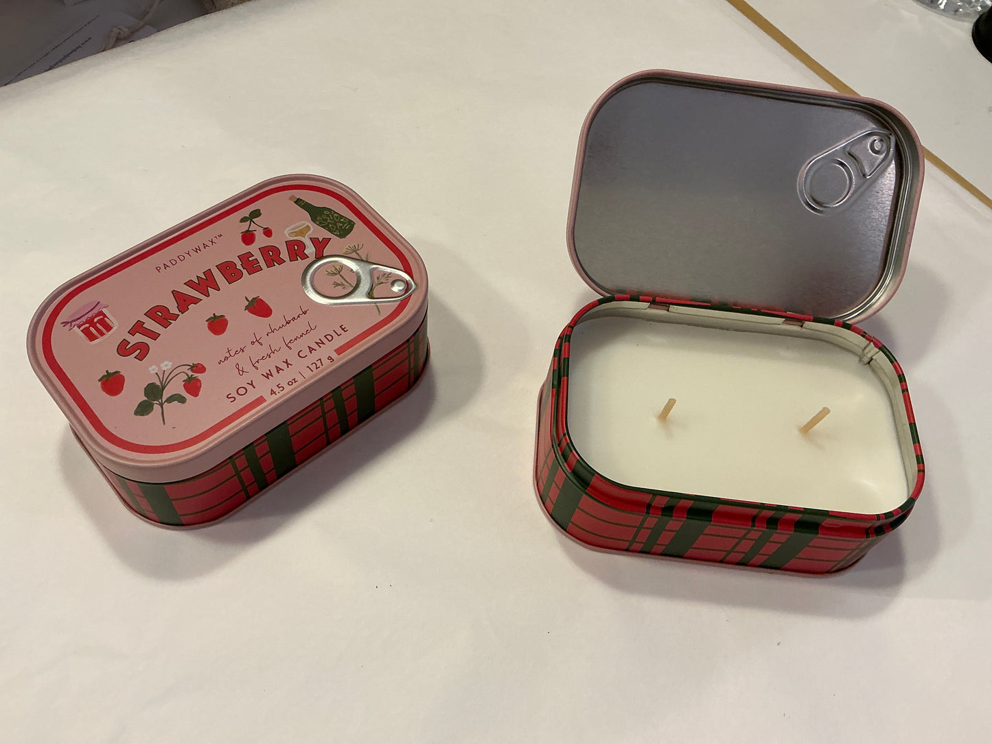 Bougie boîte métal strawberry