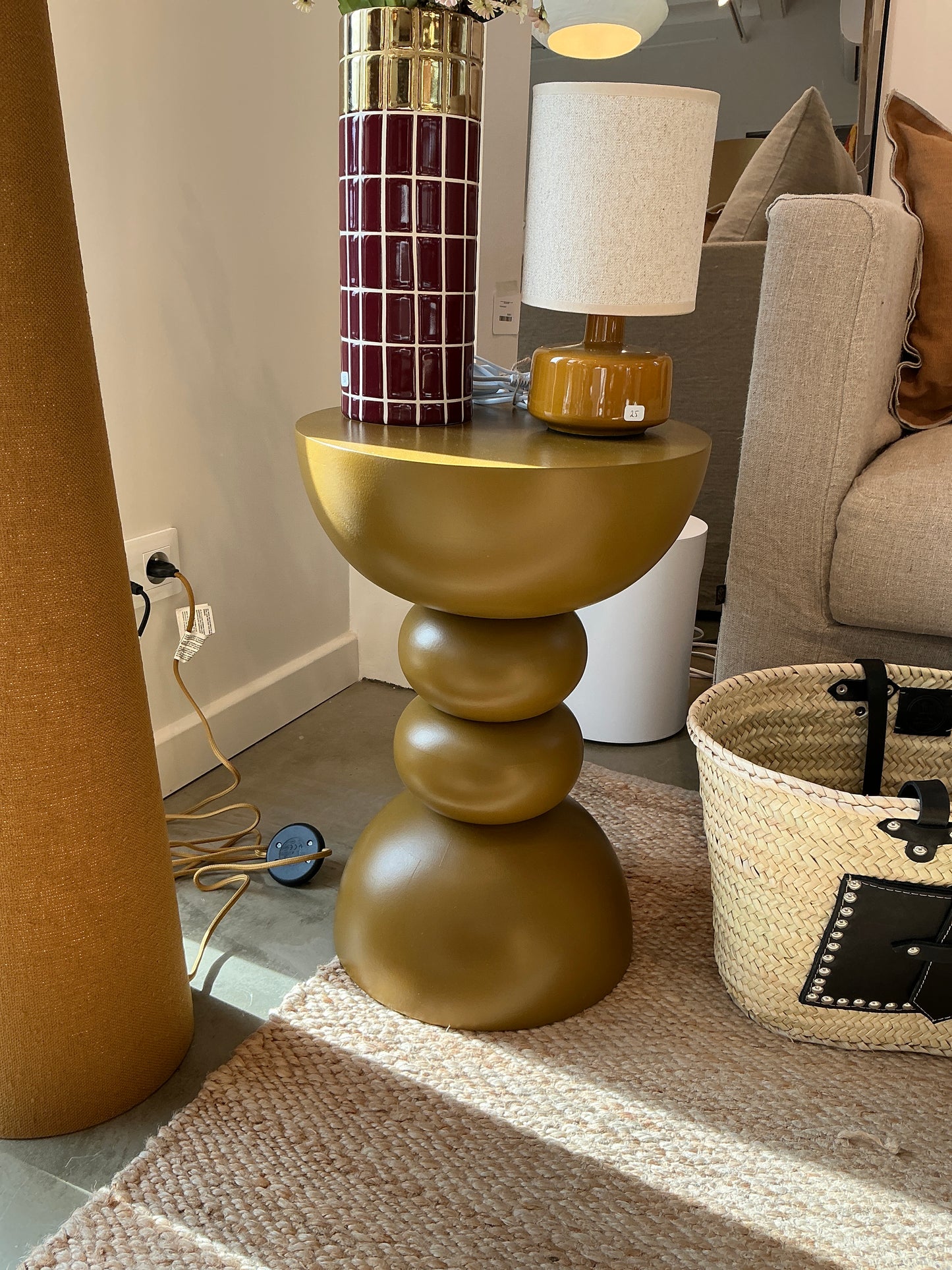 Table d’appoint bois moutarde