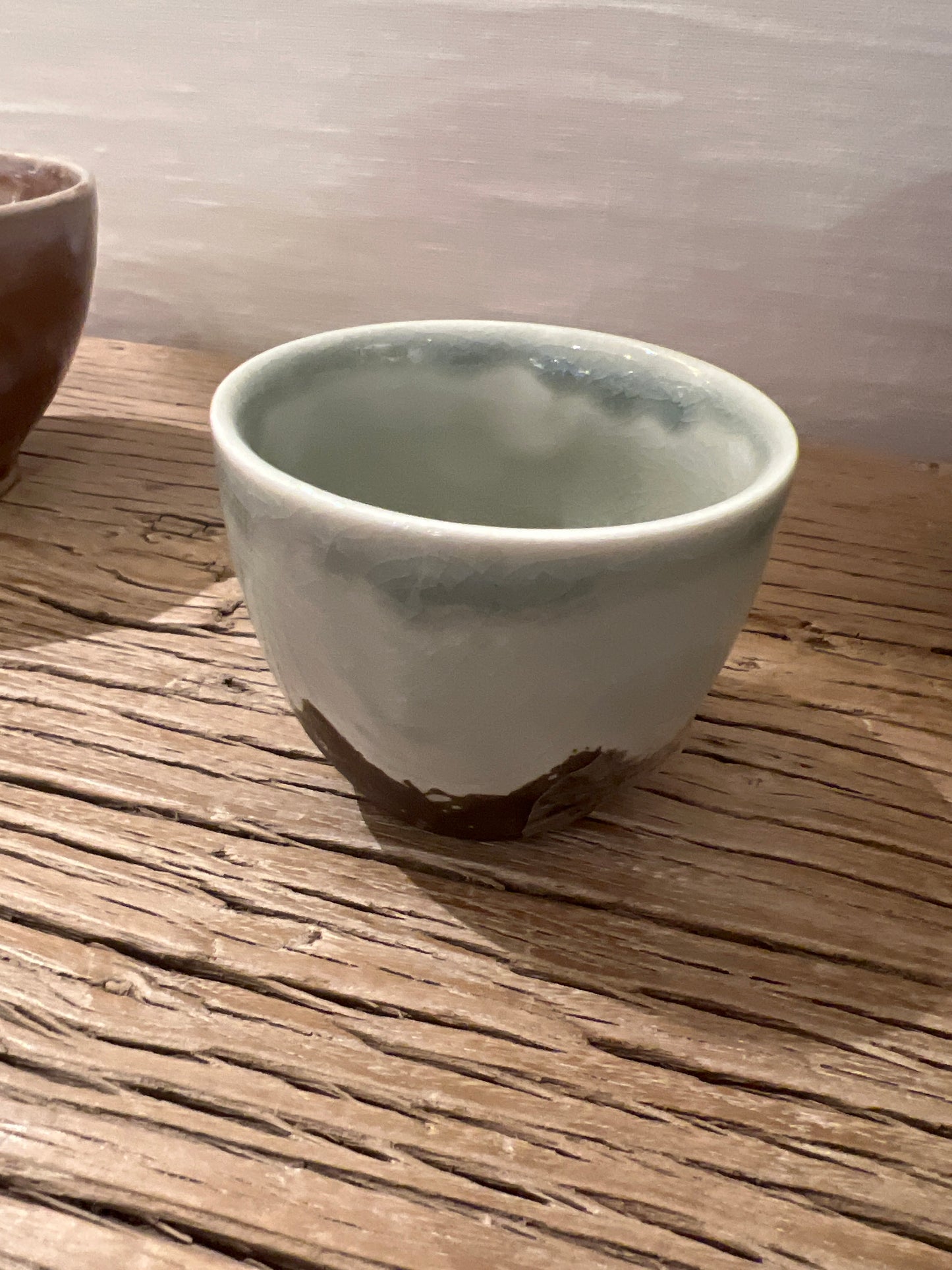Tasse en grès marron