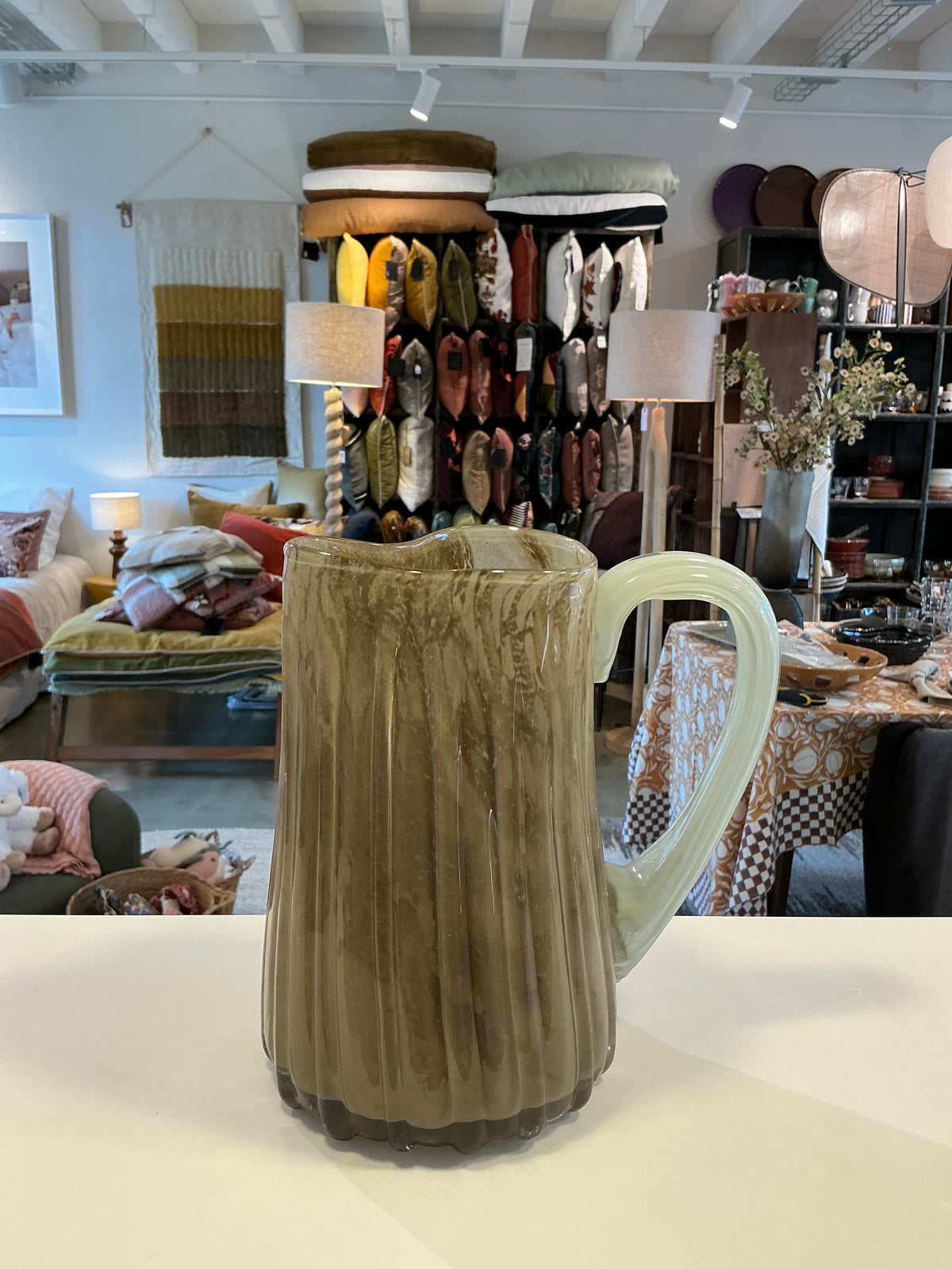 Vase pichet taupe