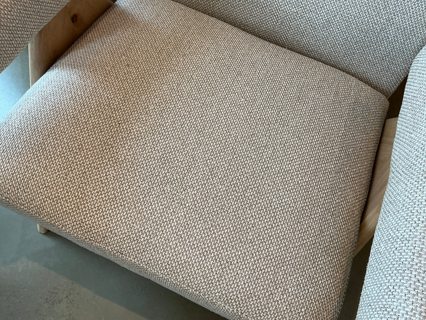 Fauteuil tissu et bois kaki