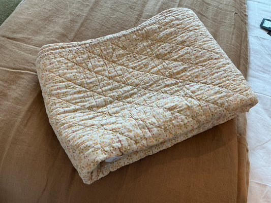Courtepointe motif beige/jaune/vert