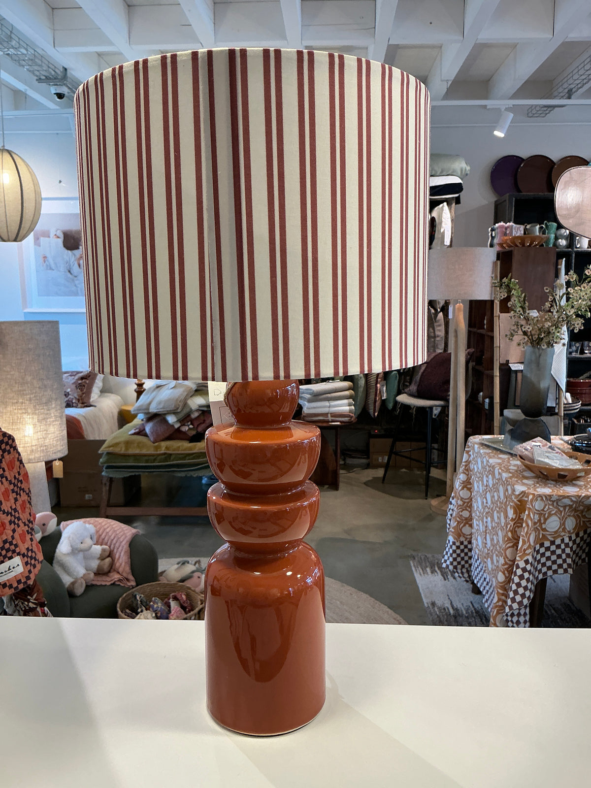 Lampe terracotta abat jour rayé