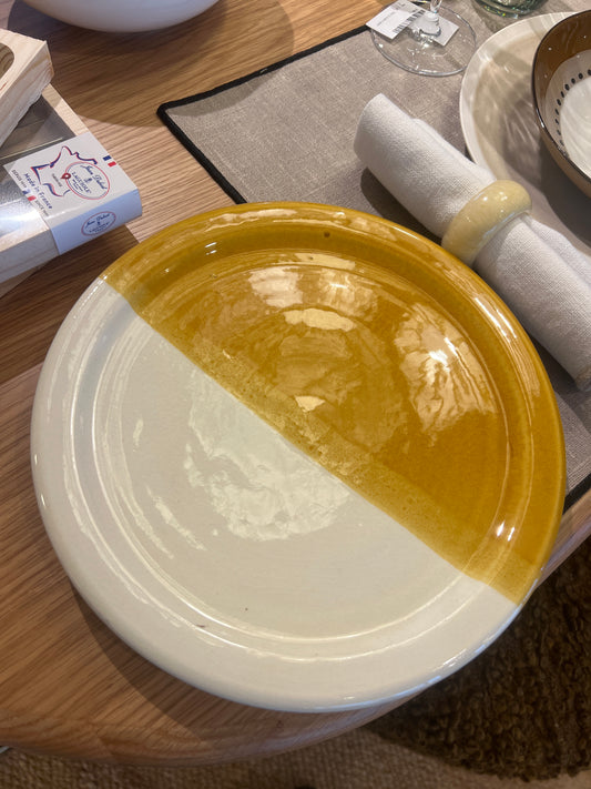 Assiette artisanale blanc/ocre