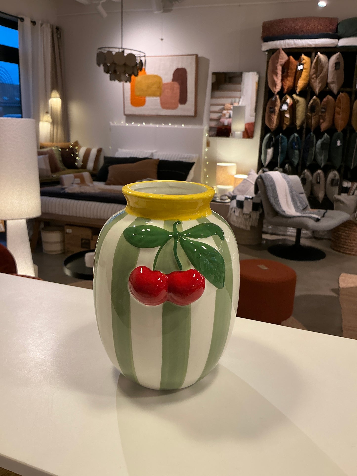 Vase cerise rayure vert