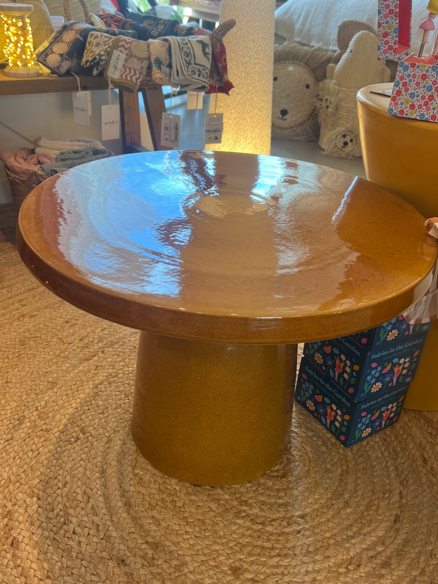 Table ambre d 48 cm X h 35 cm