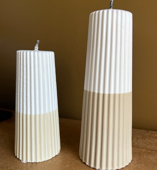 BOUGIE OUTDOOR RAINURÉE BEIGE ET BLANCHE PM