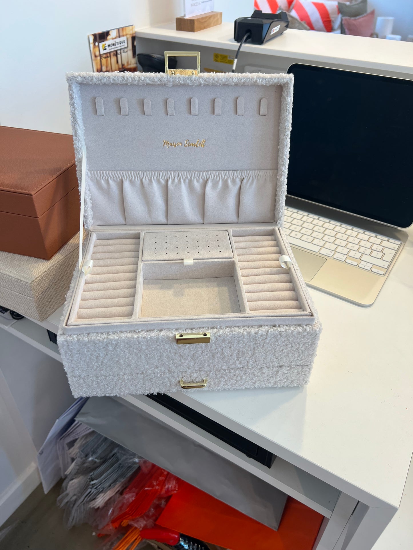 BOITE A BIJOUX DENISE moumoute blanche