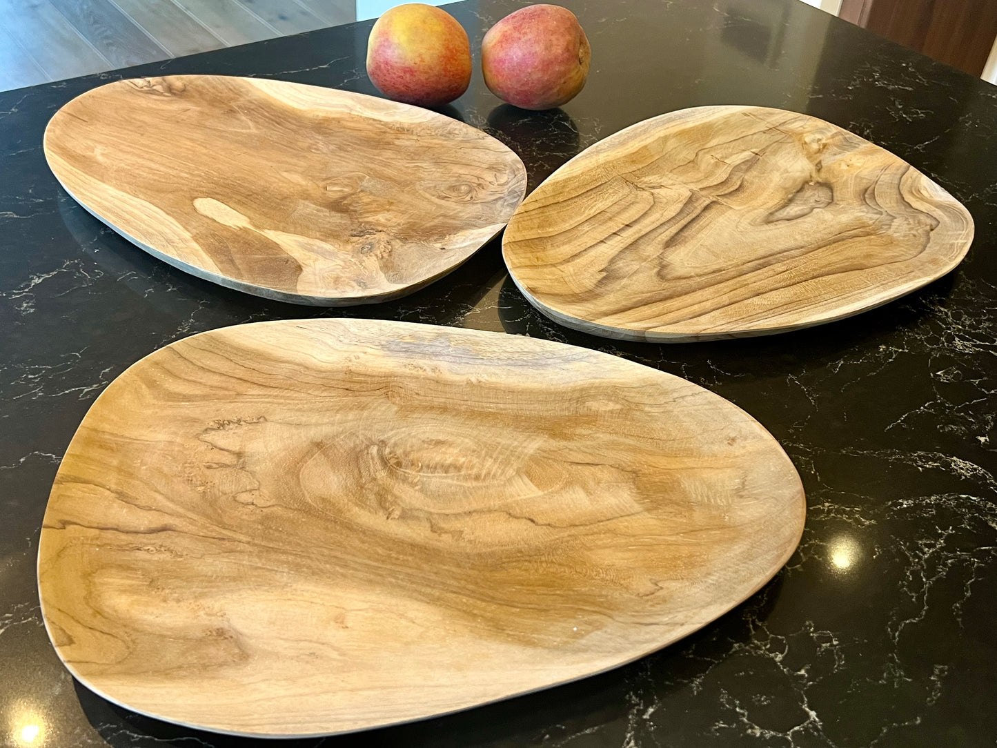 Plateau oval en bois exotique