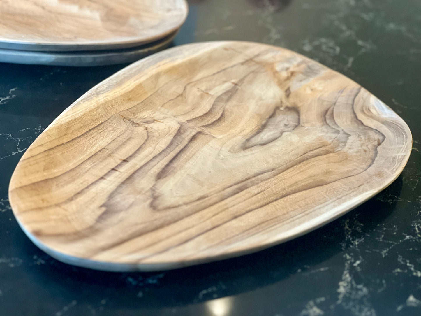 Plateau oval en bois exotique