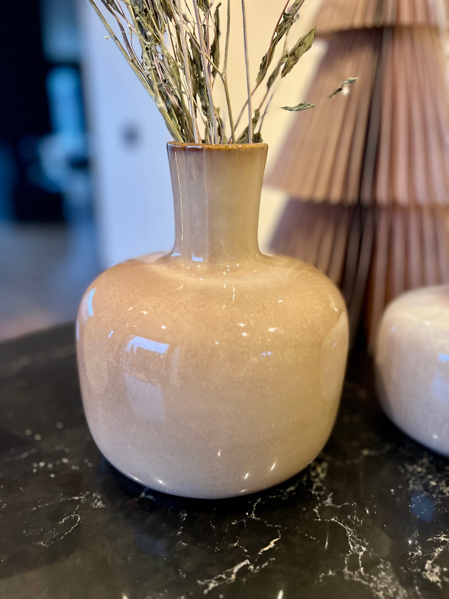 VASE EN CERAMIQUE BEIGE ROSÉ